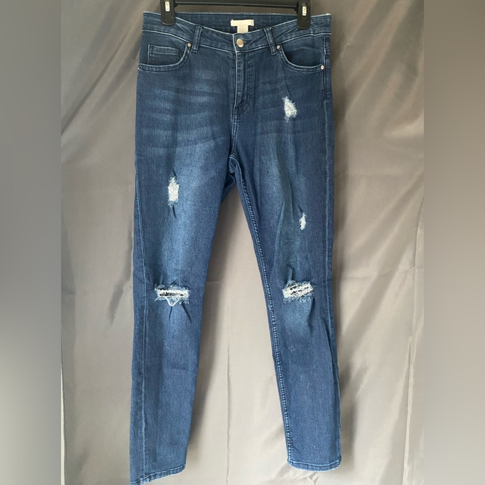H&M distressed skinny jeans